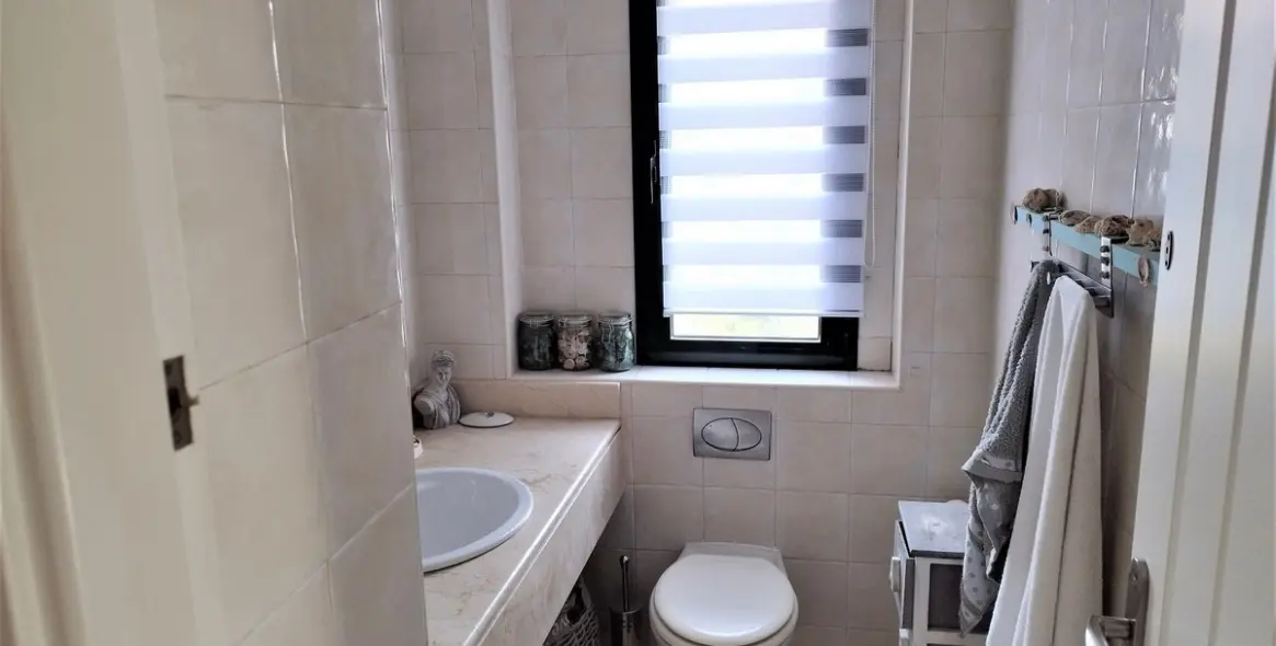 Sale of penthouse duplex in Calahonda 13