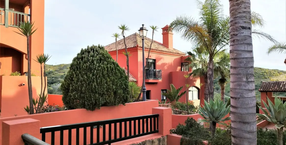 Sale of penthouse duplex in Calahonda 16