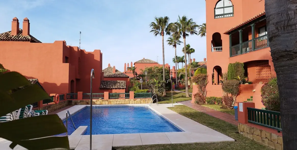 Sale of penthouse duplex in Calahonda 17