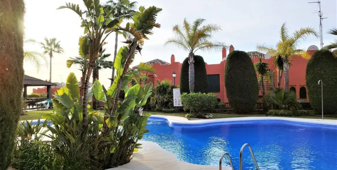 Sale of penthouse duplex in Calahonda 18