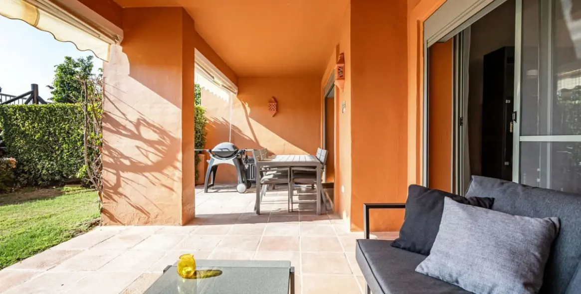 Sale of ground floor apartment in Benahavís 2