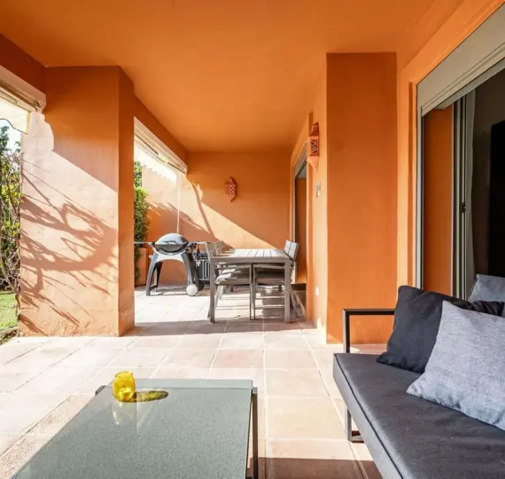 Venta de apartamento en planta baja en Benahavís