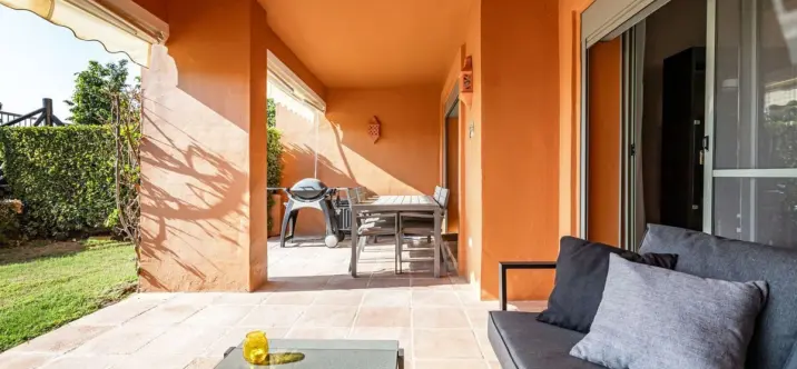 Venta de apartamento en planta baja en Benahavís 1