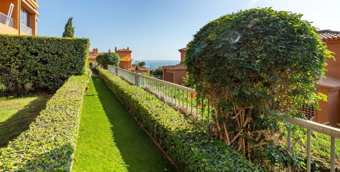 Sale of ground floor apartment in Benahavís 3