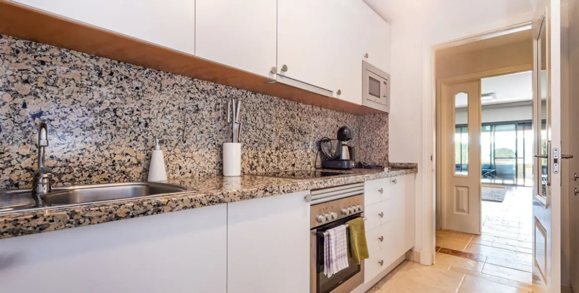 Sale of ground floor apartment in Benahavís 9