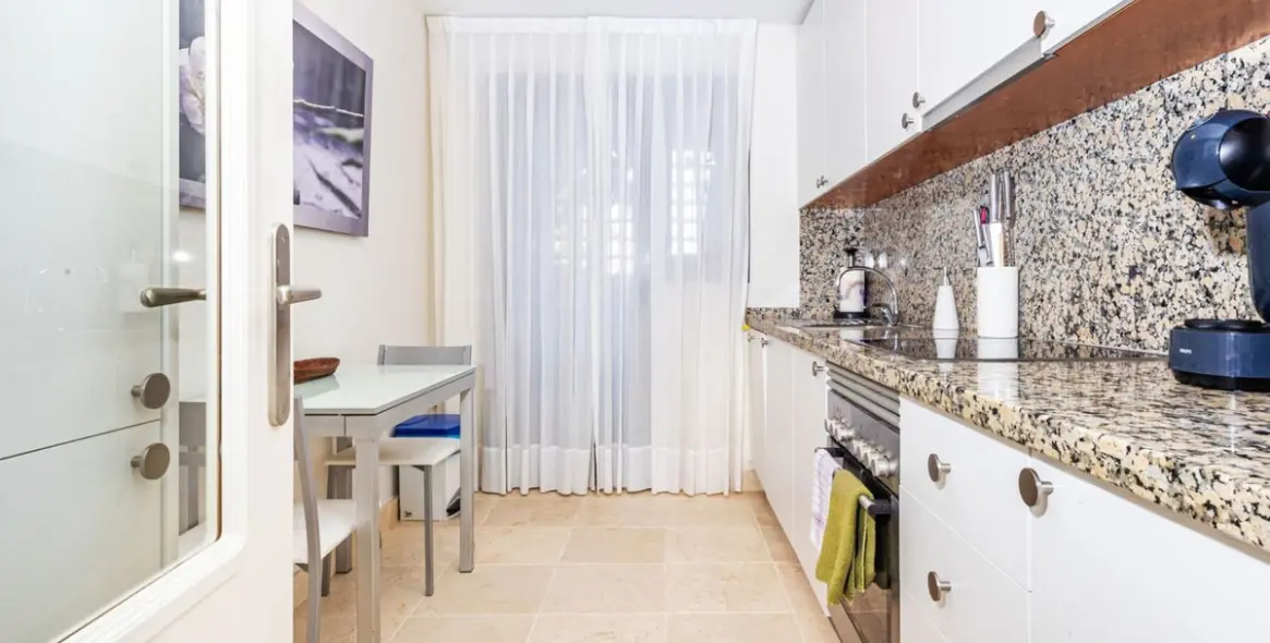 Sale of ground floor apartment in Benahavís 10