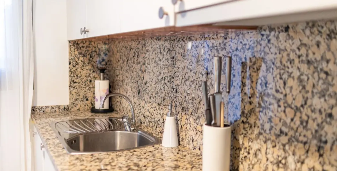 Sale of ground floor apartment in Benahavís 11