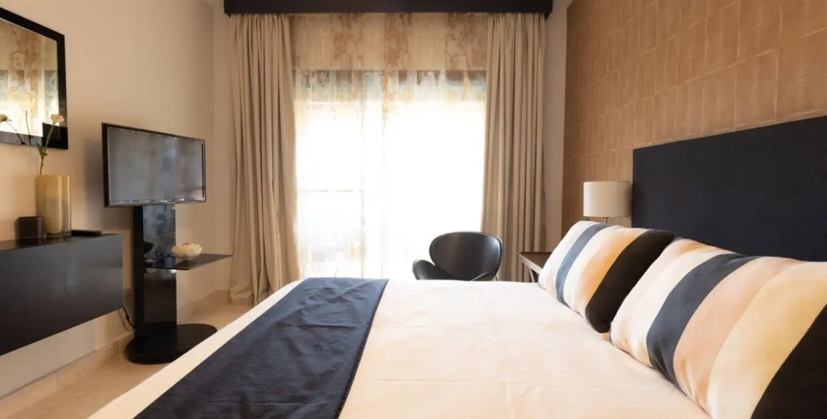 Sale of ground floor apartment in Benahavís 14