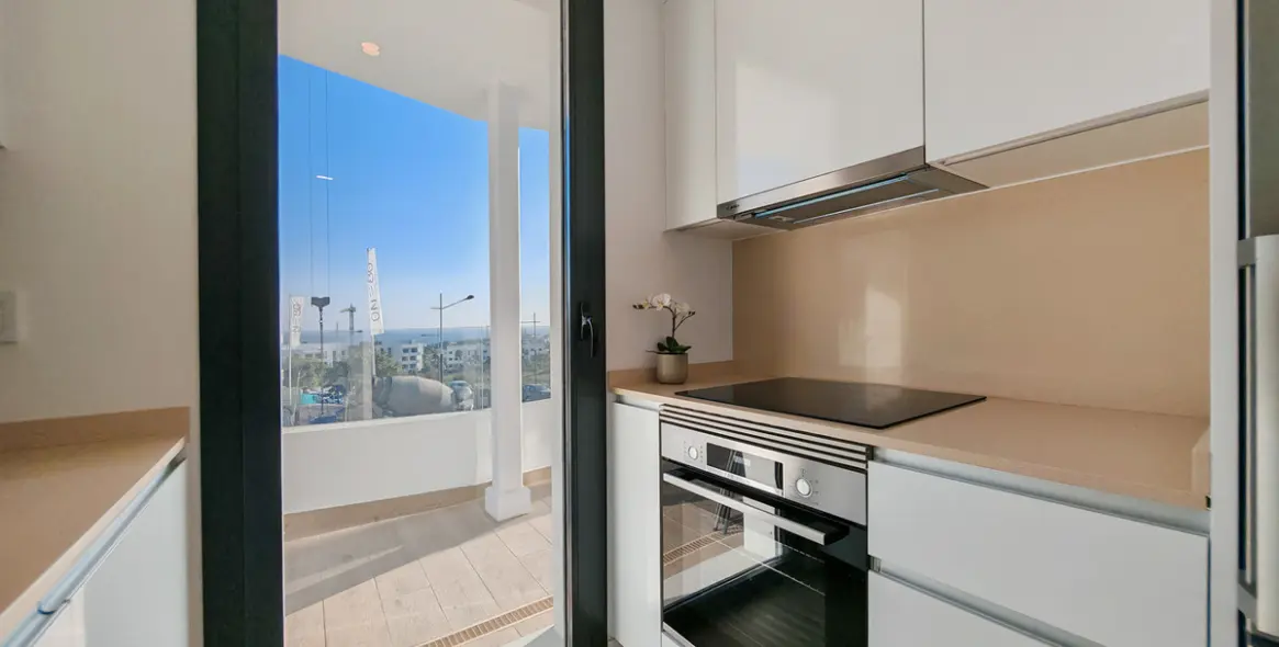 Sale of middle floor apartment in Estepona (district Estepona) 4