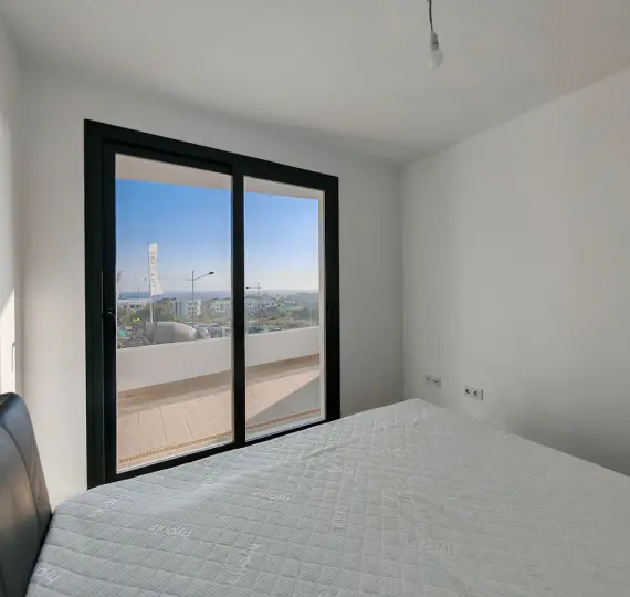 Middle floor apartment R4888849