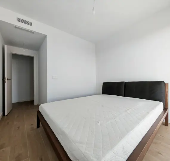 Middle floor apartment R4888849