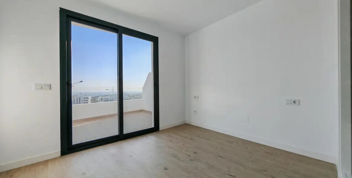 Sale of middle floor apartment in Estepona (district Estepona) 8