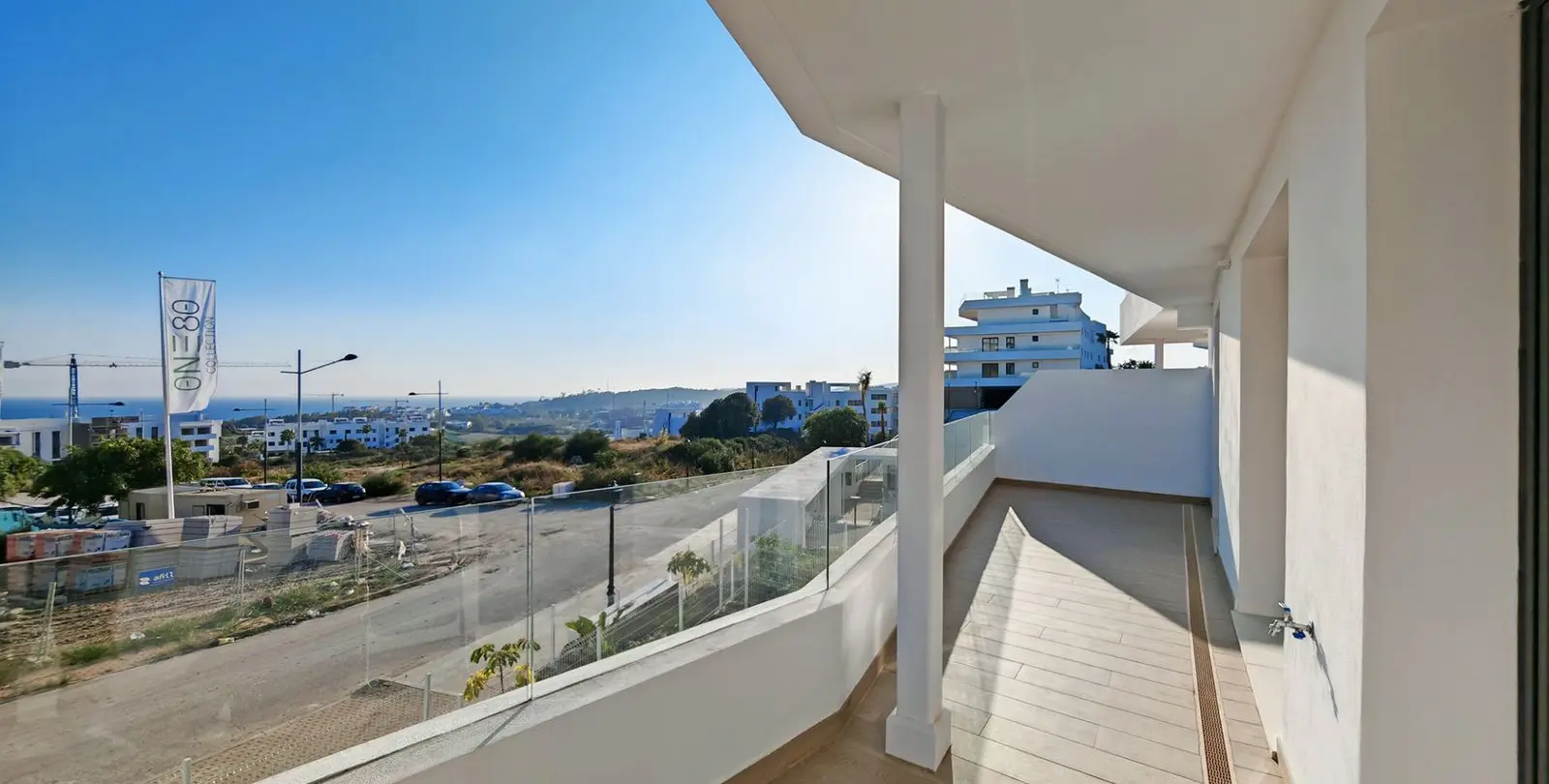 Продажа апартаментов на среднем этаже в Estepona 1