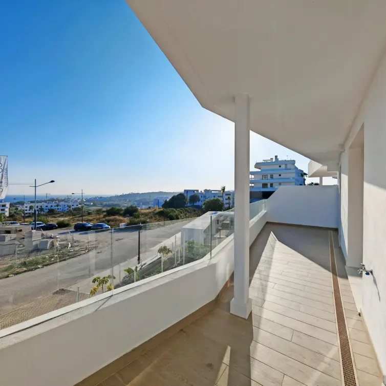 Sale of middle floor apartment in Estepona