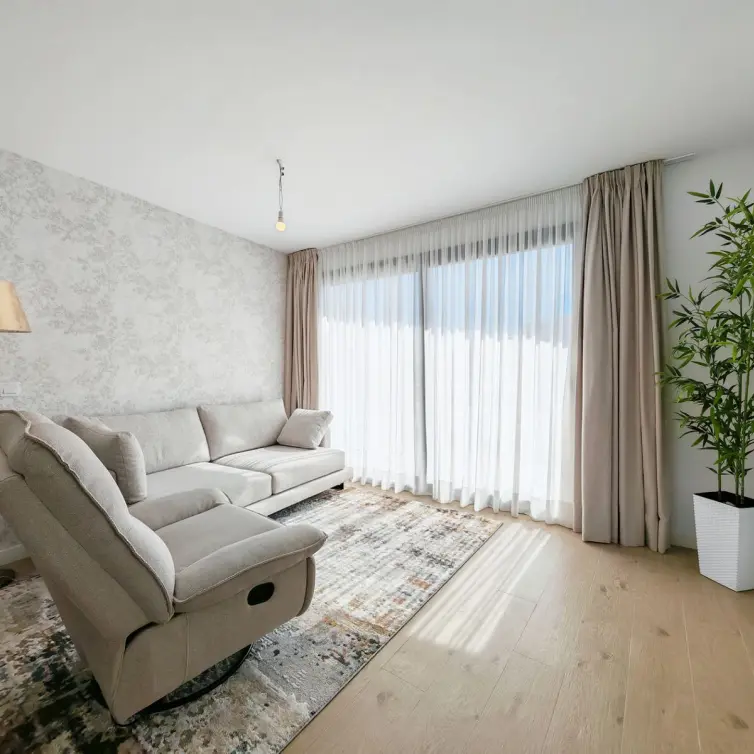 Sale of middle floor apartment in Estepona