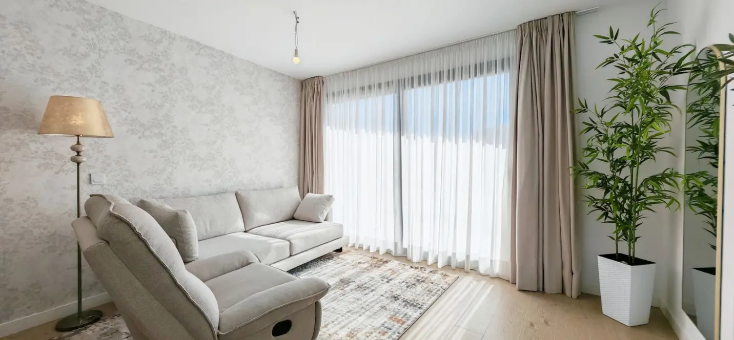 Sale of middle floor apartment in Estepona 2