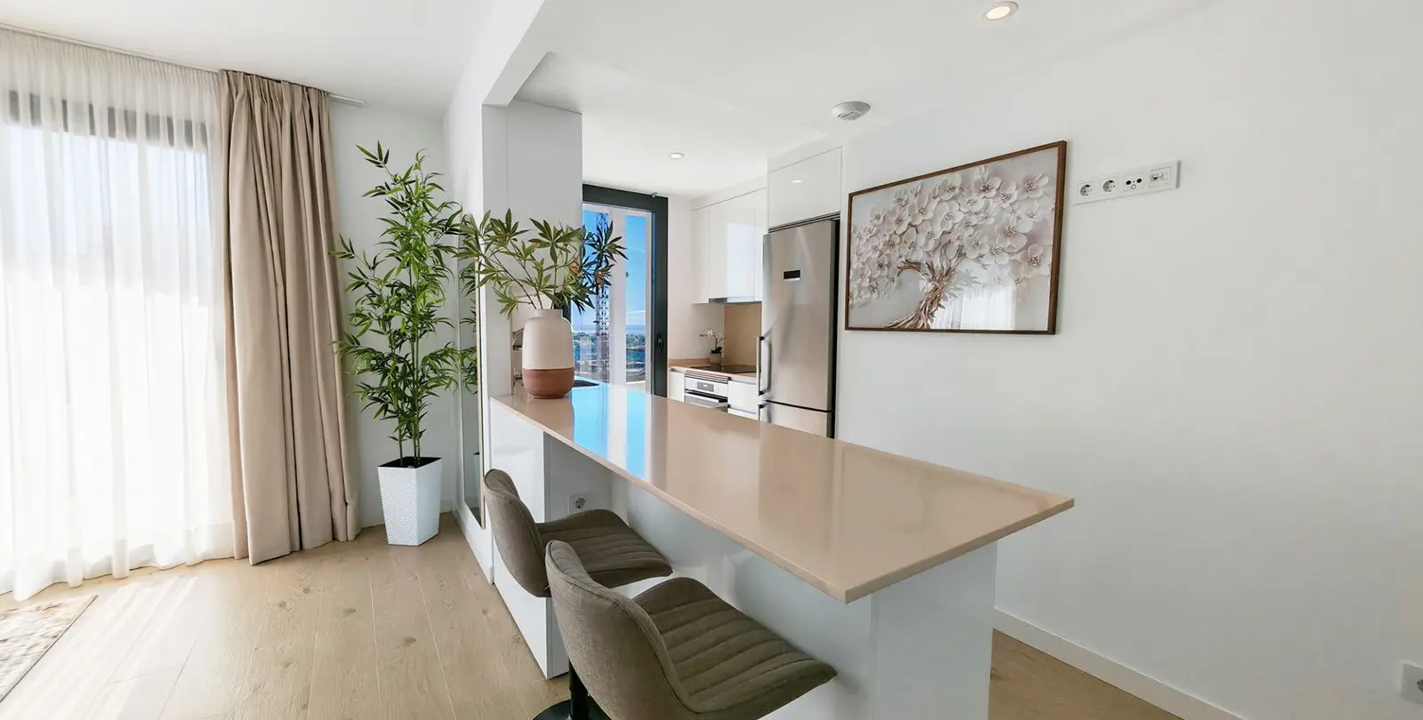 Продажа апартаментов на среднем этаже в Estepona 4