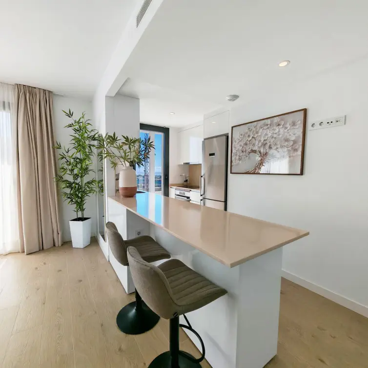 Sale of middle floor apartment in Estepona