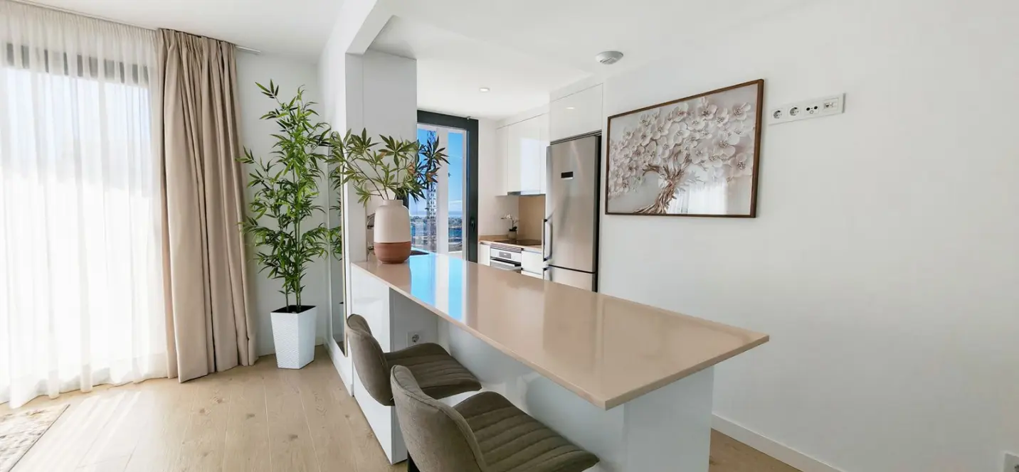 Sale of middle floor apartment in Estepona 3