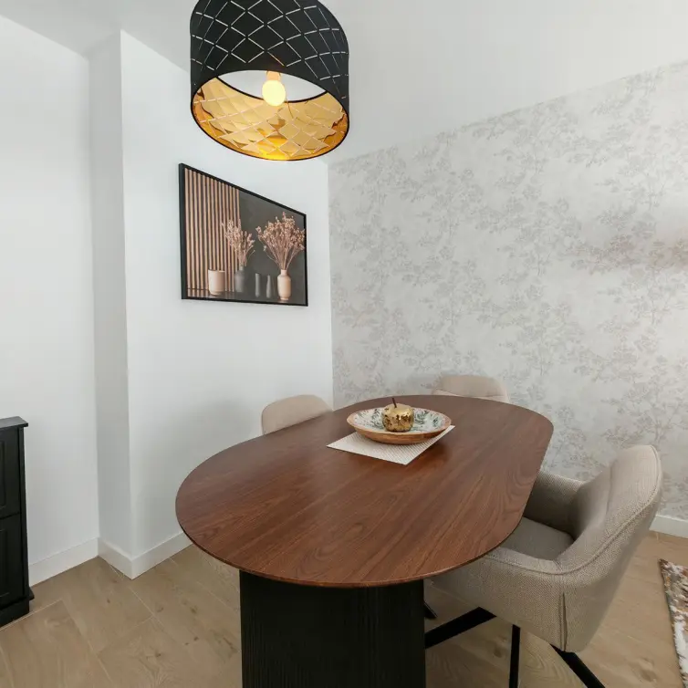 Sale of middle floor apartment in Estepona