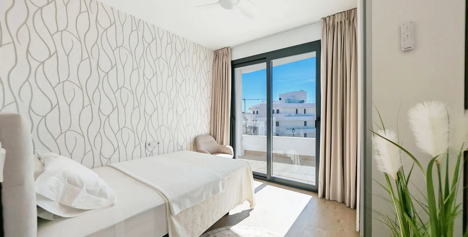 Продажа апартаментов на среднем этаже в Estepona 7