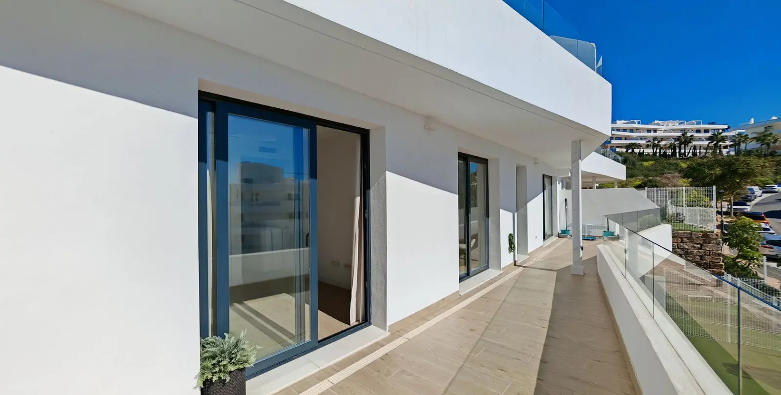 Продажа апартаментов на среднем этаже в Estepona 12
