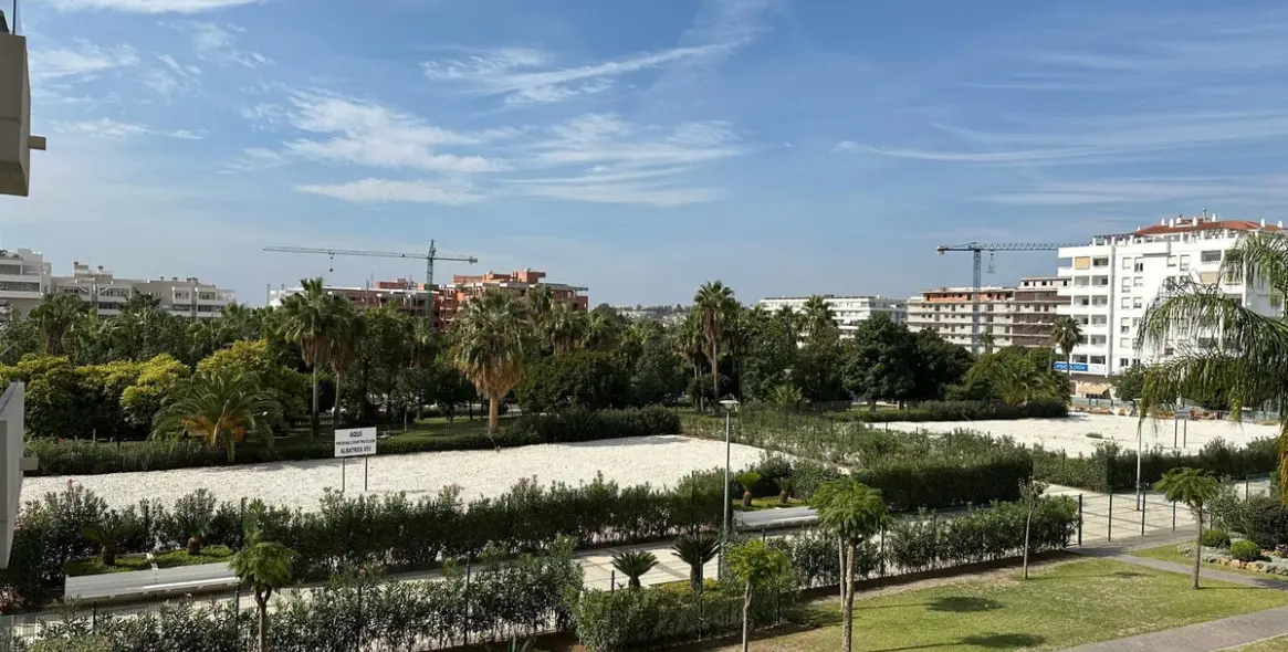 Продажа апартаментов на среднем этаже в Nueva Andalucía 3