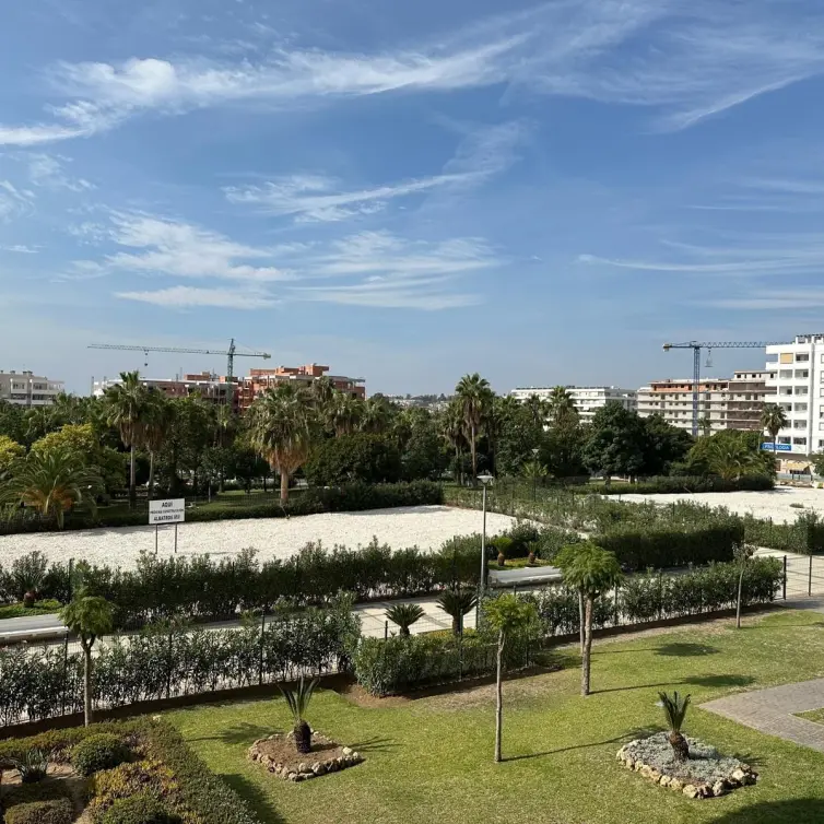 Sale of middle floor apartment in Nueva Andalucía
