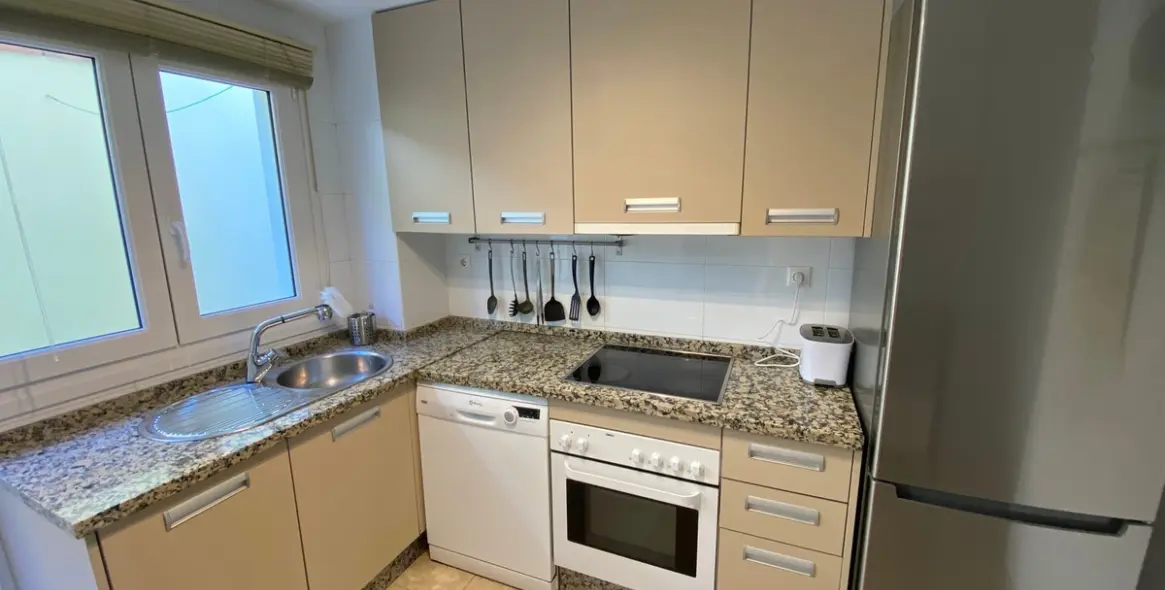 Продажа апартаментов на среднем этаже в Carvajal 28