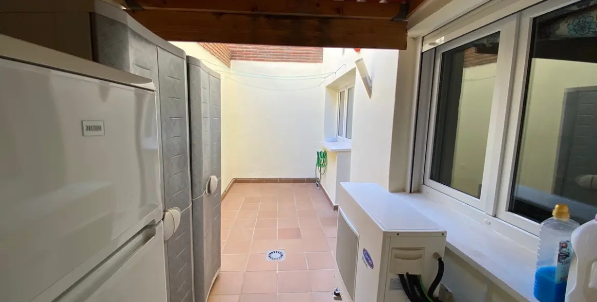 Продажа апартаментов на среднем этаже в Carvajal 30