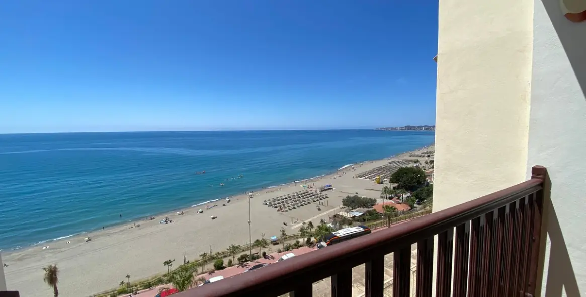 Продажа апартаментов на среднем этаже в Carvajal 46