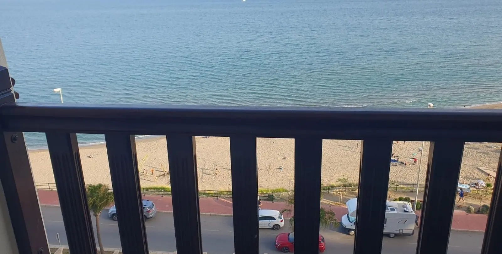 Venta de apartamento en planta media en Carvajal 1