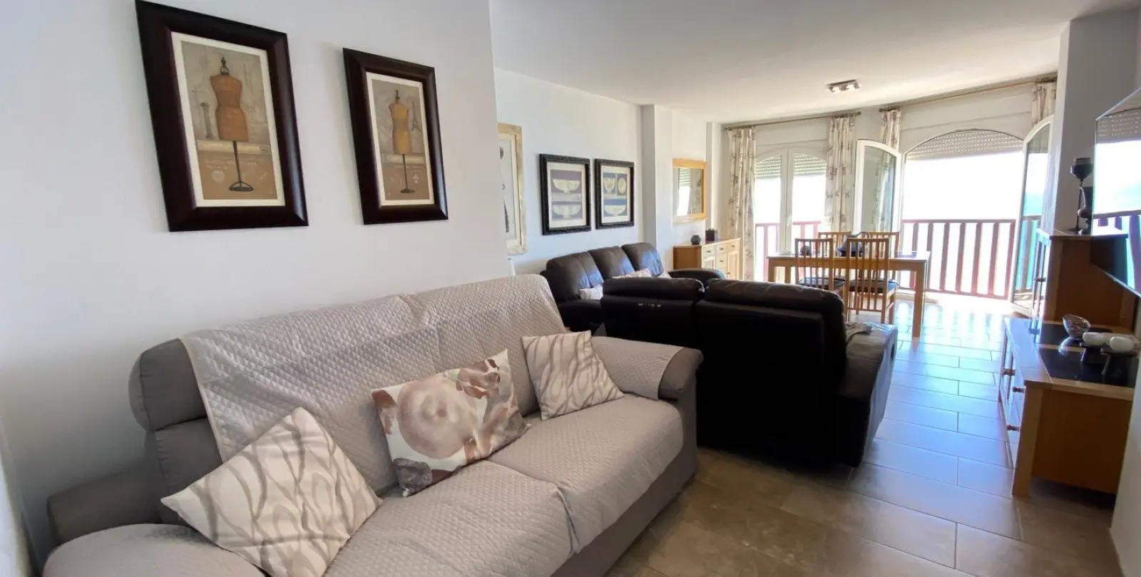 Venta de apartamento en planta media en Carvajal 3
