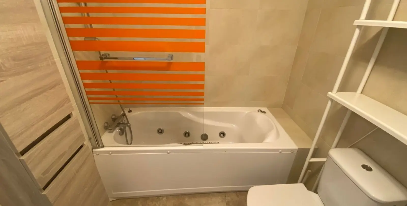 Venta de apartamento en planta media en Carvajal 10