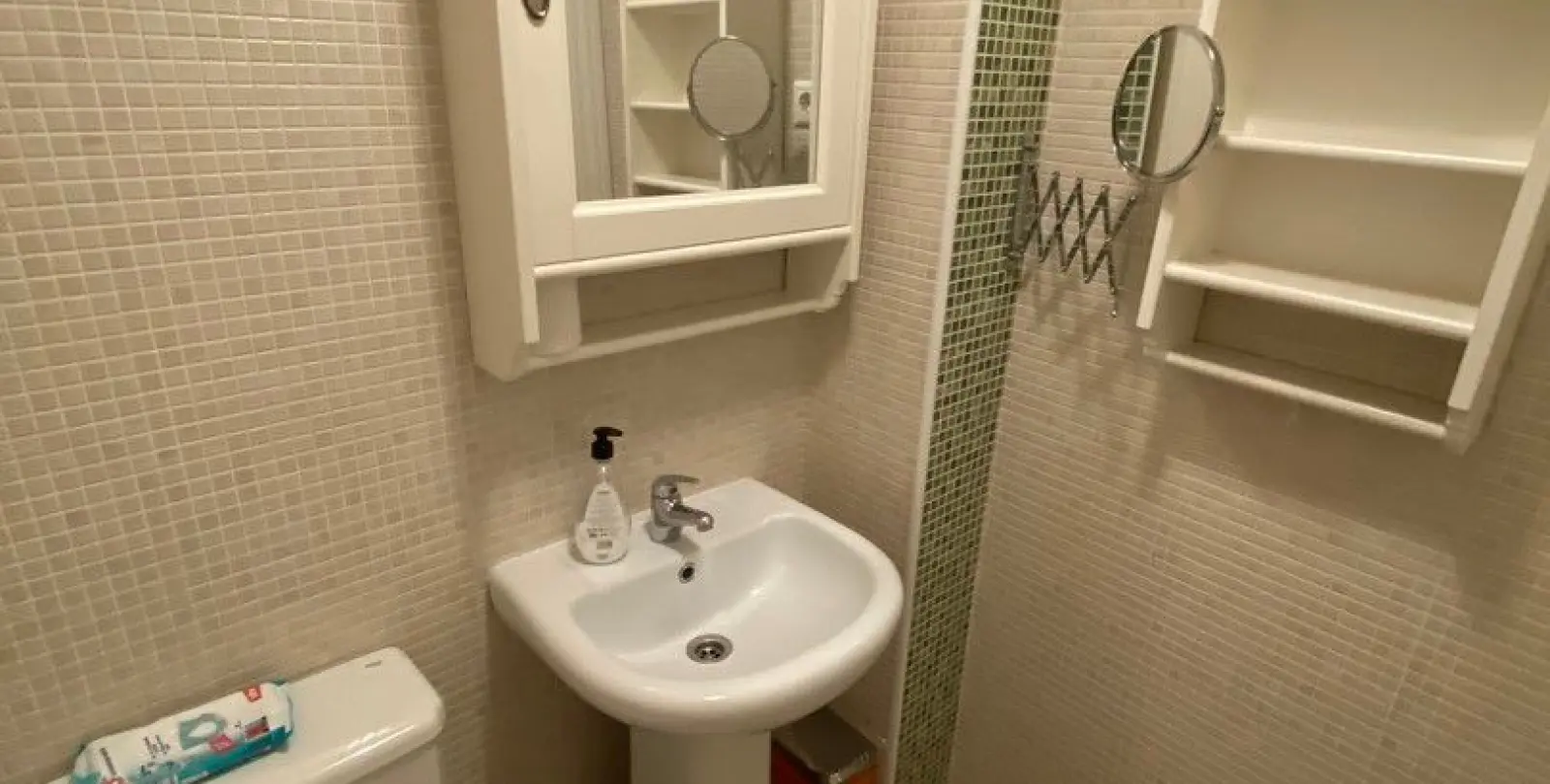 Venta de apartamento en planta media en Carvajal 11