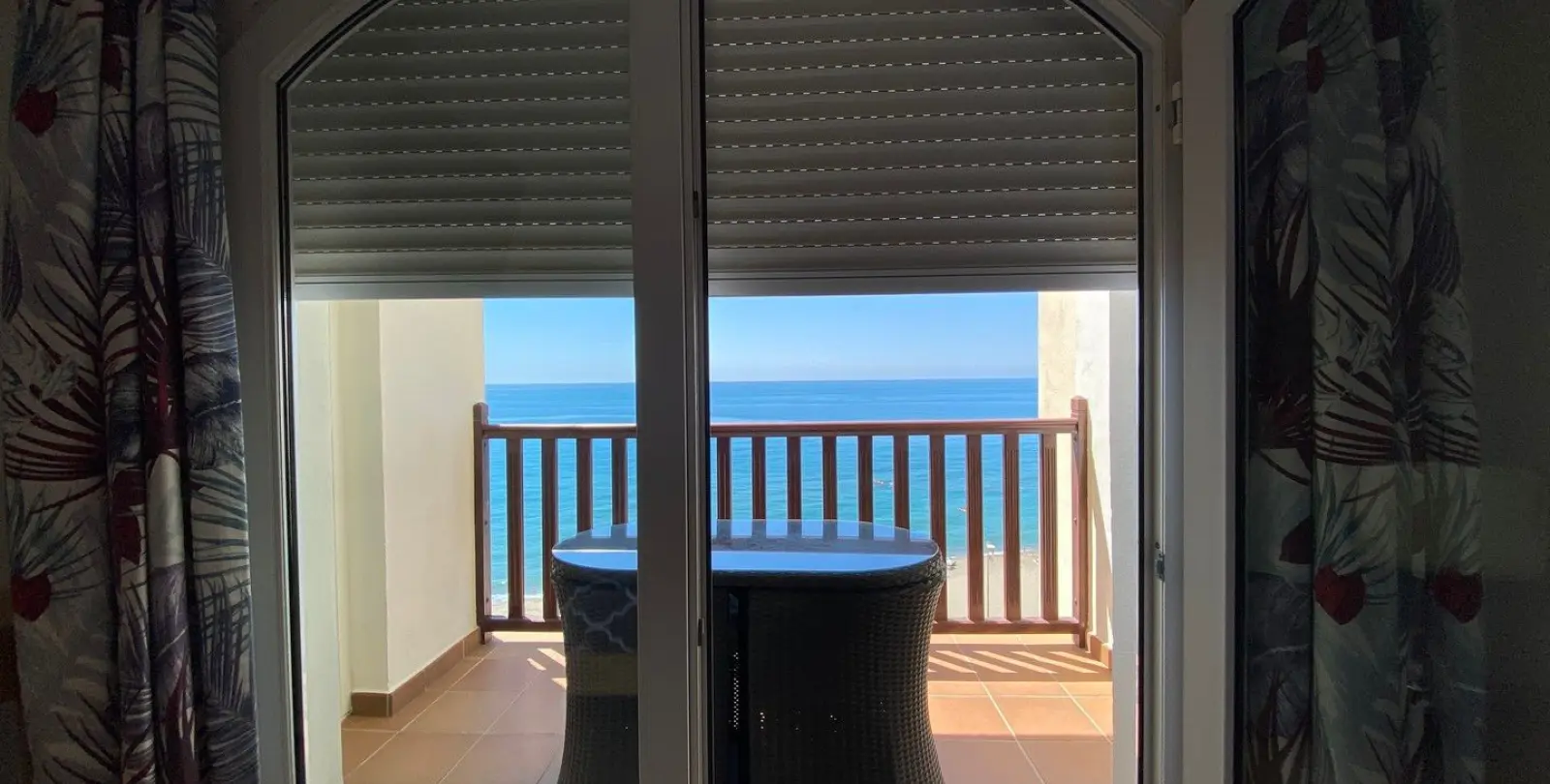 Venta de apartamento en planta media en Carvajal 14