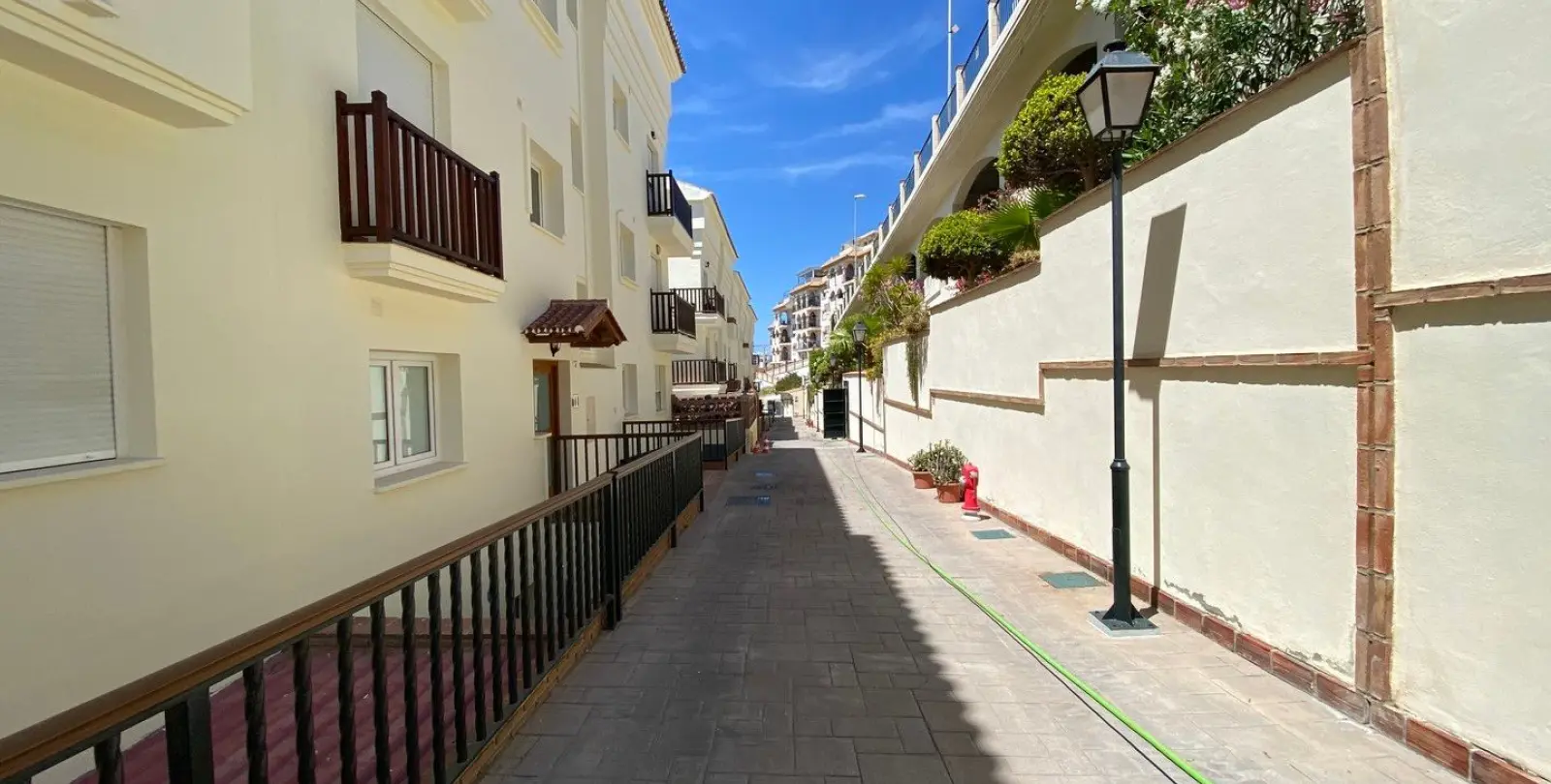 Venta de apartamento en planta media en Carvajal 16