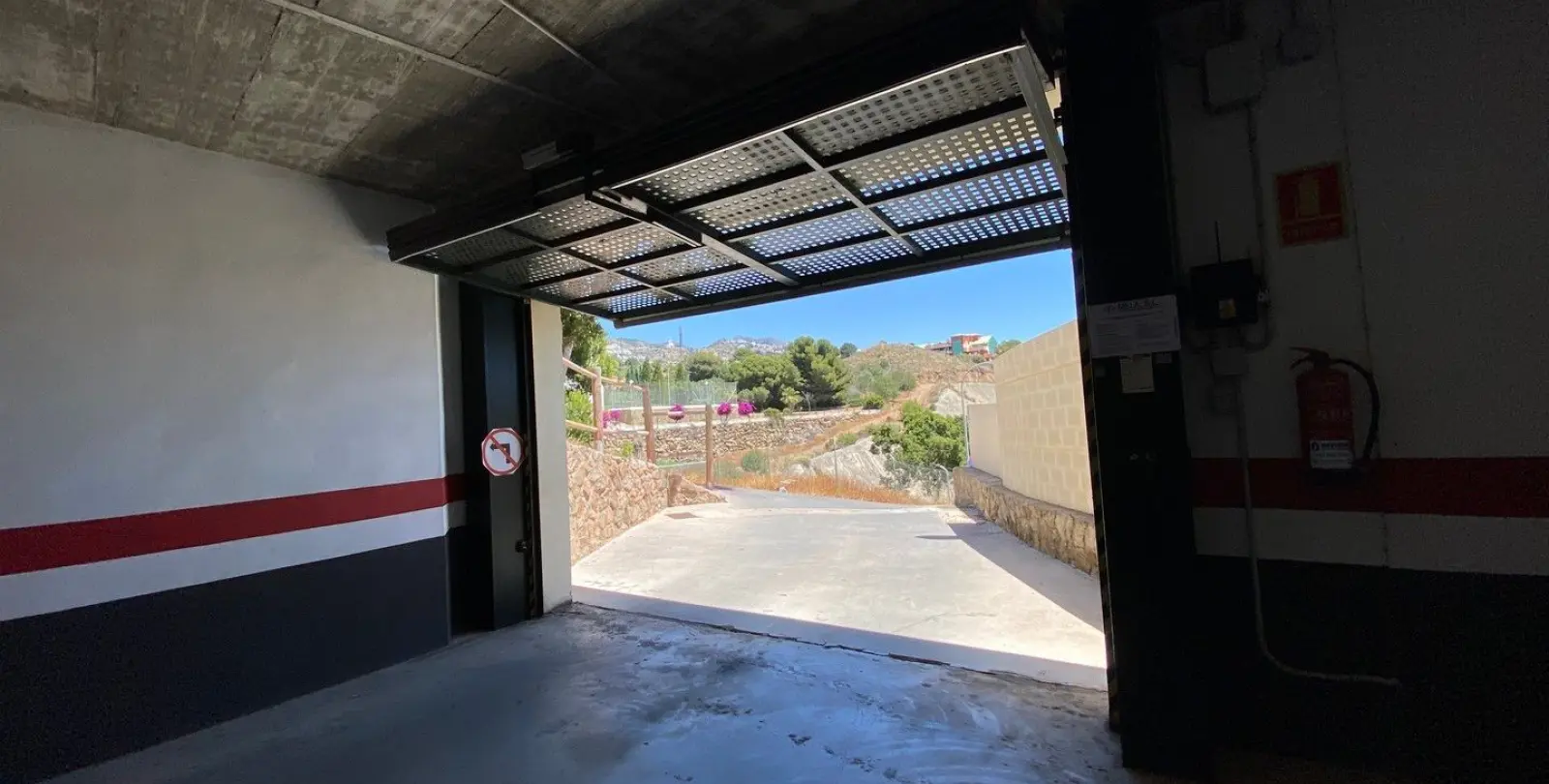 Venta de apartamento en planta media en Carvajal 21