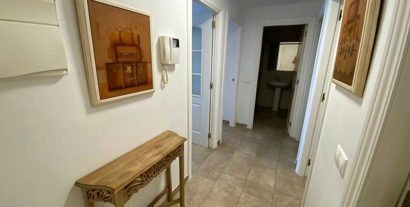 Venta de apartamento en planta media en Carvajal 23