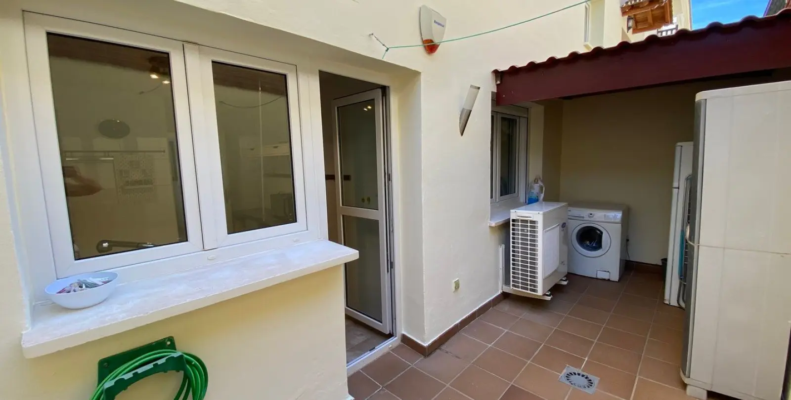 Venta de apartamento en planta media en Carvajal 29