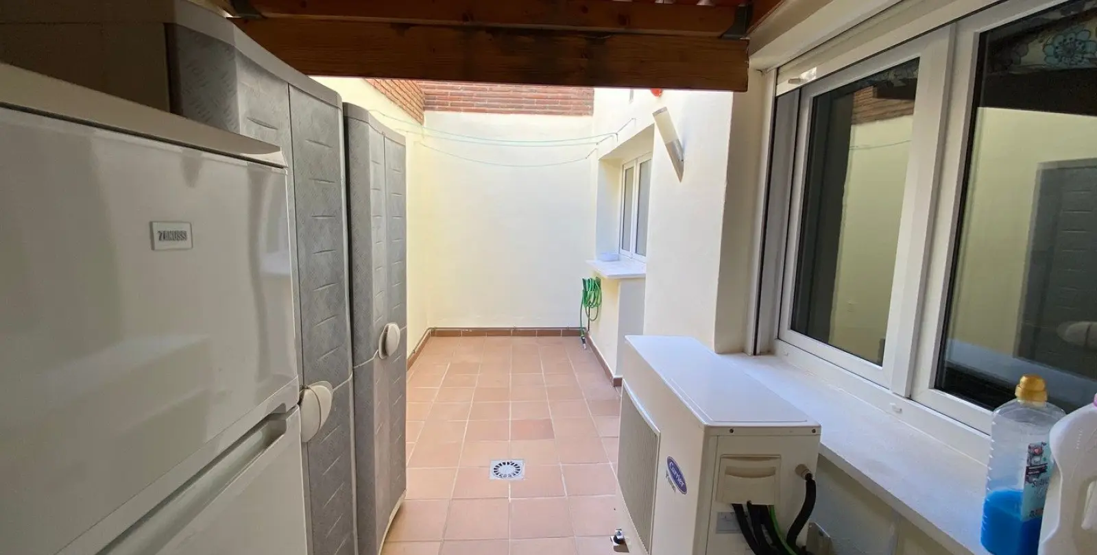 Venta de apartamento en planta media en Carvajal 30