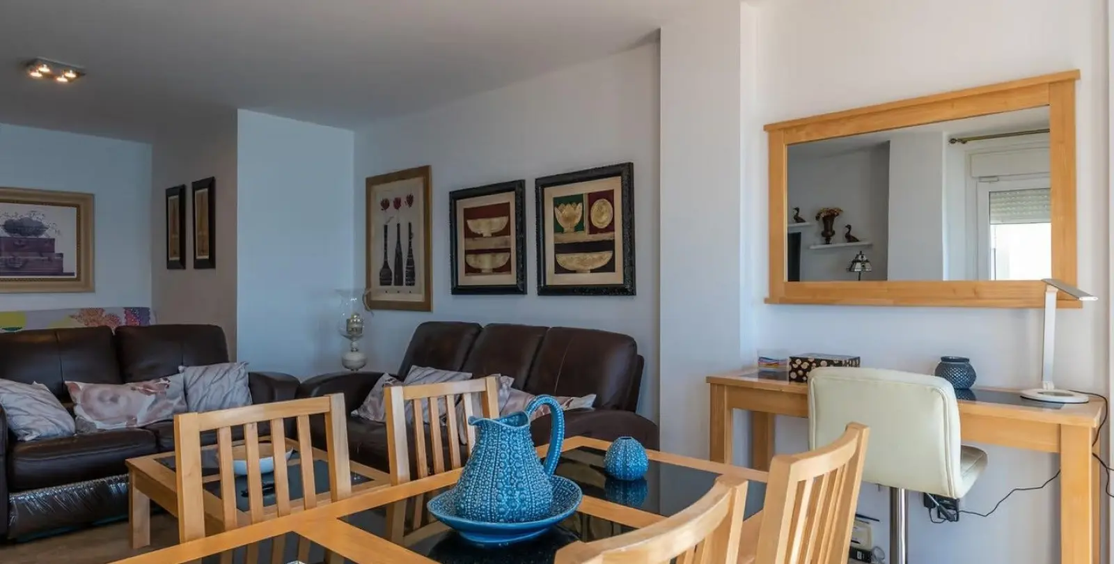 Venta de apartamento en planta media en Carvajal 33
