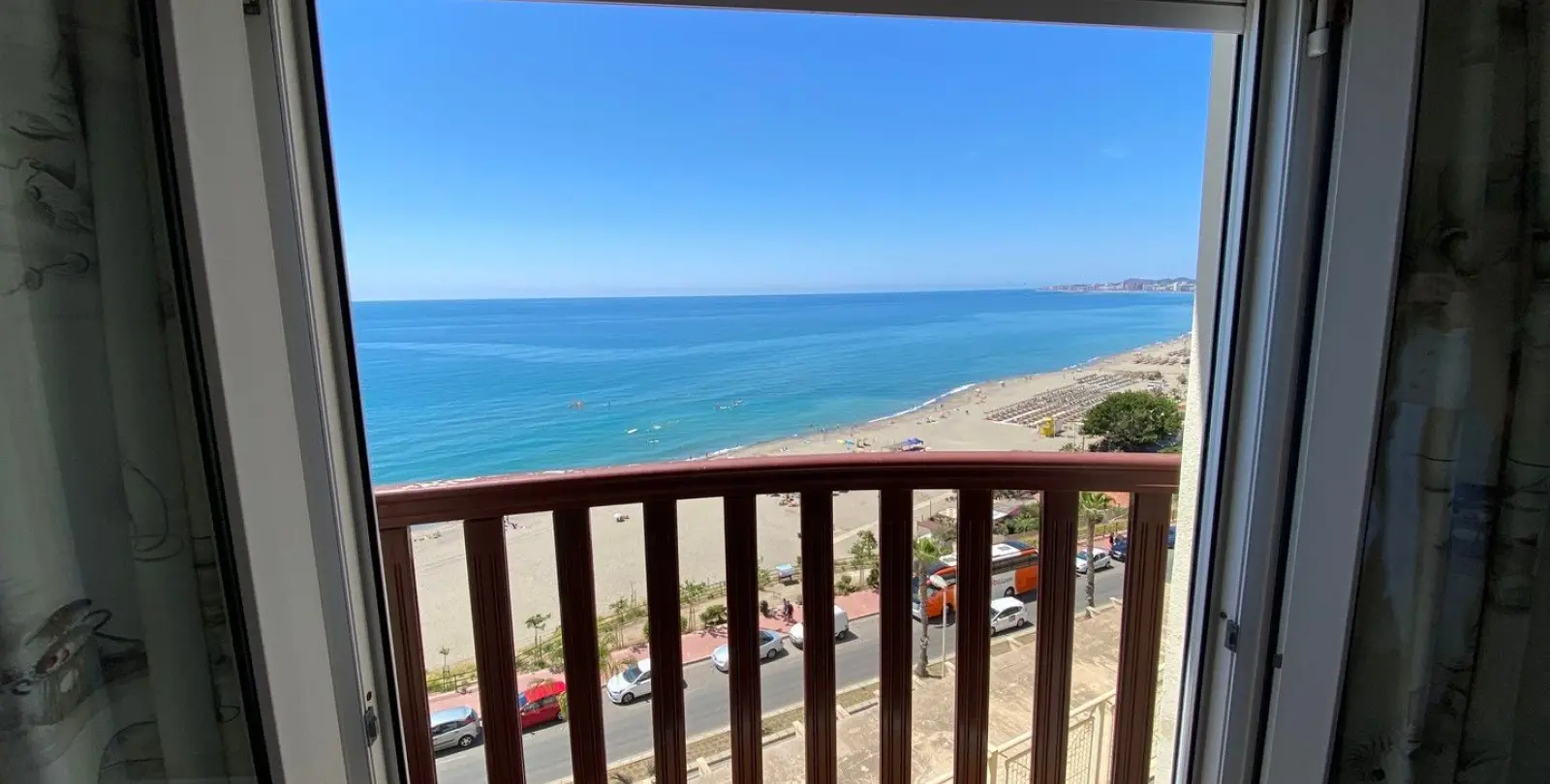 Venta de apartamento en planta media en Carvajal 34