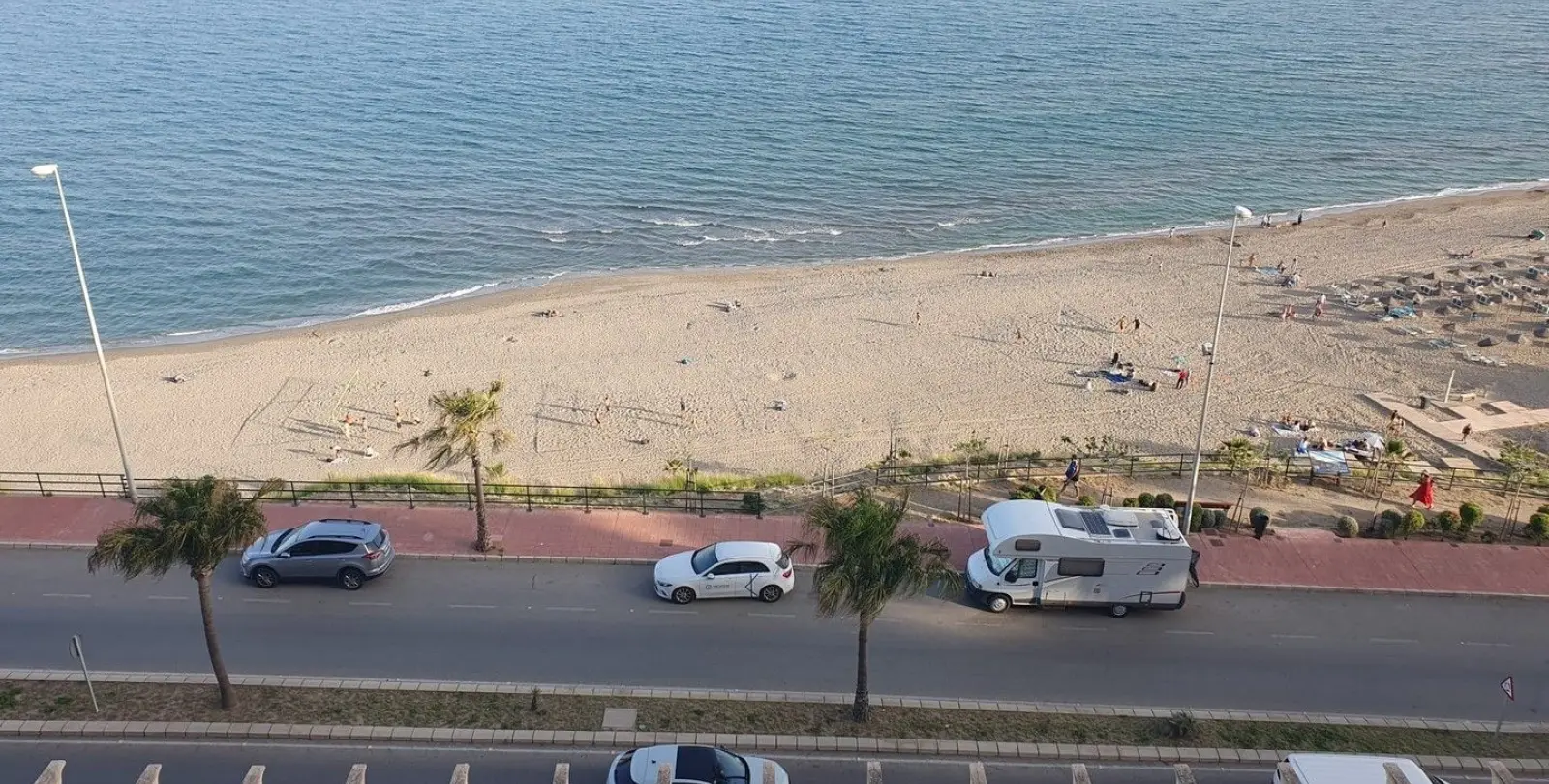 Venta de apartamento en planta media en Carvajal 43