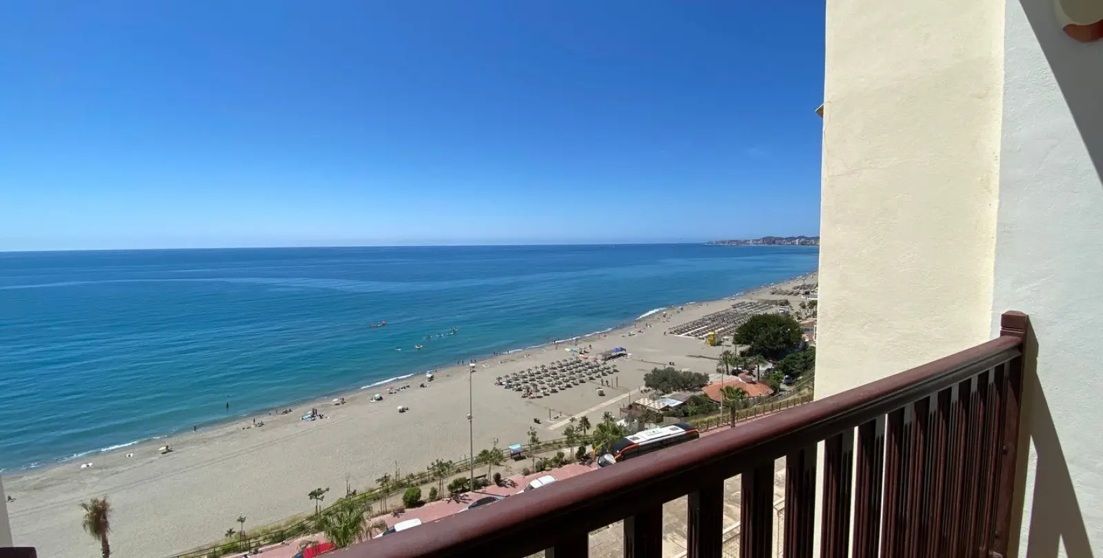 Venta de apartamento en planta media en Carvajal 46