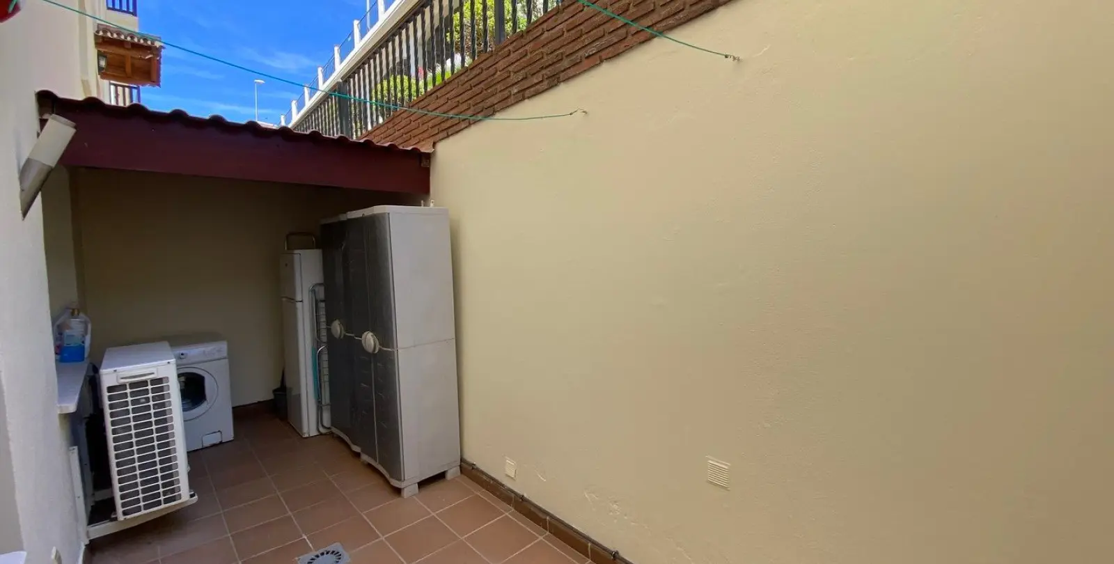 Venta de apartamento en planta media en Carvajal 47