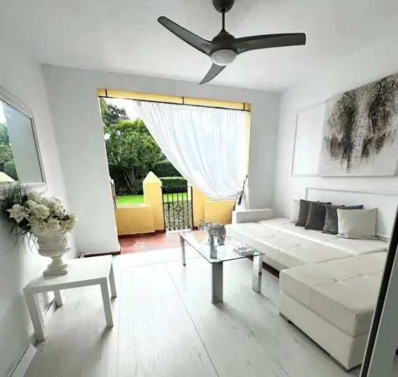 Venta de apartamento en planta baja en Guadalmina Alta