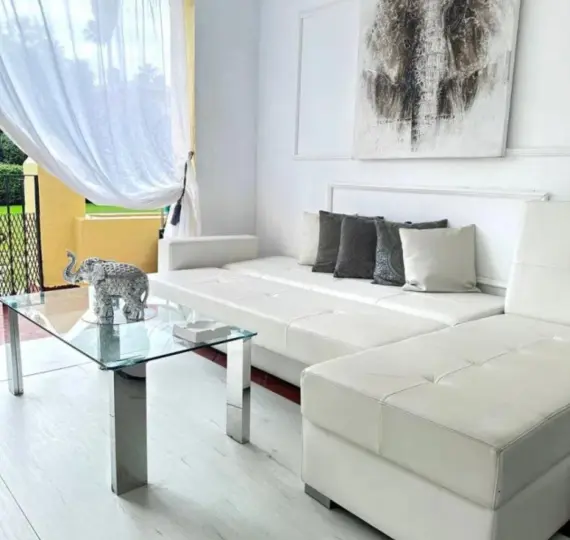 Venta de apartamento en planta baja en Guadalmina Alta