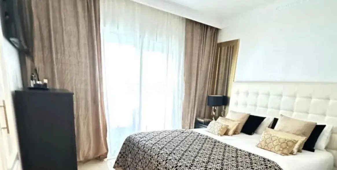 Venta de apartamento en planta baja en Guadalmina Alta 18