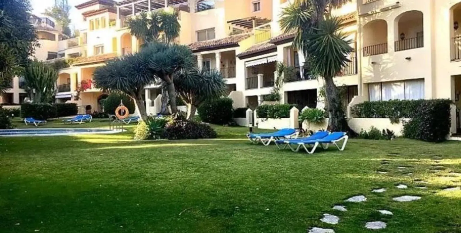Venta de apartamento en planta baja en Guadalmina Alta 1